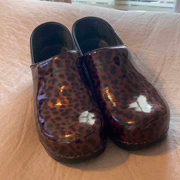 Dansko Shoes - FREE FOR A NURSE! Please Share! Dansko Professional Shoes.
